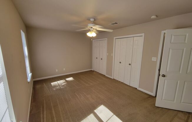 2 beds, 1.5 baths, 1,275 sqft, $935, Unit 13-C