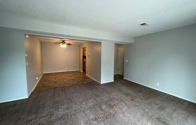 2 beds, 1.5 baths, 800 sqft, $875, Unit 4801 Claire #7