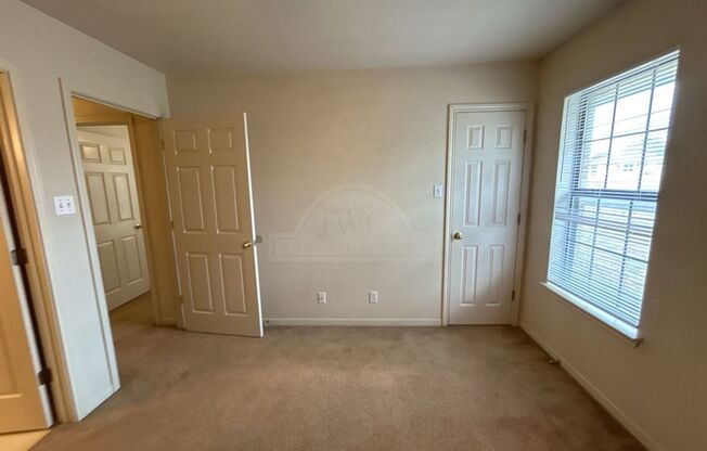 3 beds, 2 baths, $1,095, Unit 2204 Wright Way Unit A