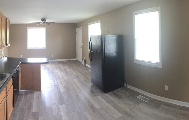 2 beds, 1 bath, $1,300