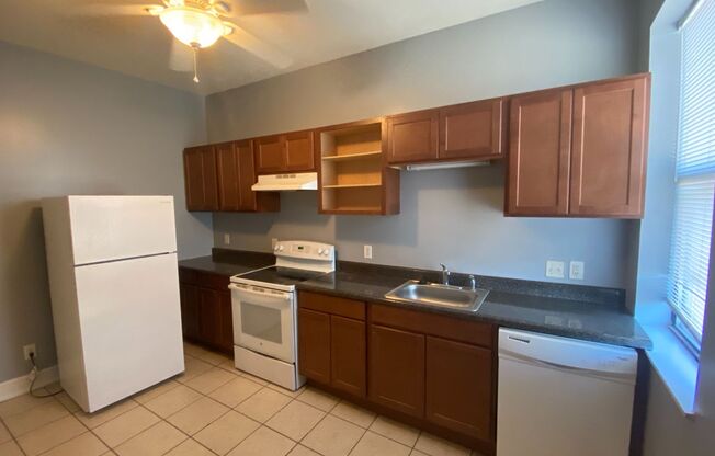 2 beds, 1 bath, 1,000 sqft, $1,025, Unit 1