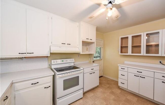 3 beds, 1 bath, $1,525