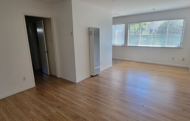 2 beds, 1 bath, $2,600, Unit D