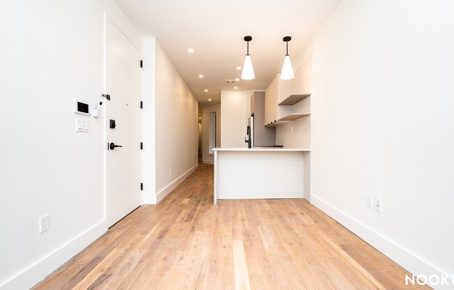 43 KINGSTON AVE