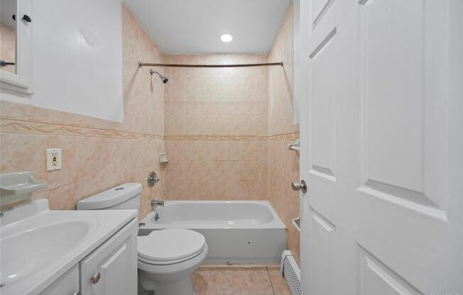 3 beds, 2 baths, 3,113 sqft, $3,750