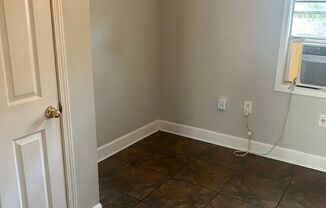 1 bed, 1 bath, $600, Unit Gladney