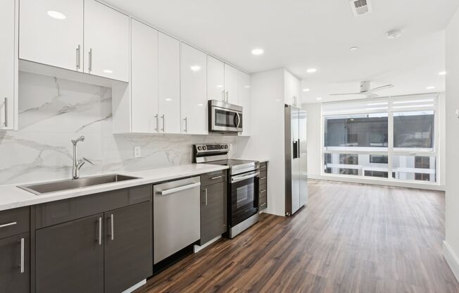 2 beds, 2 baths, 842 sqft, $2,300, Unit 524