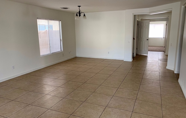 Affordable 5 Bedroom Living in Growing Maricopa