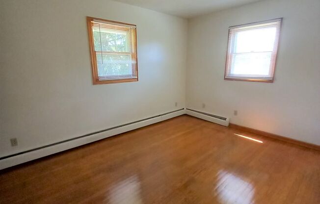 2 beds, 1 bath, 903 sqft, $1,290, Unit D-1