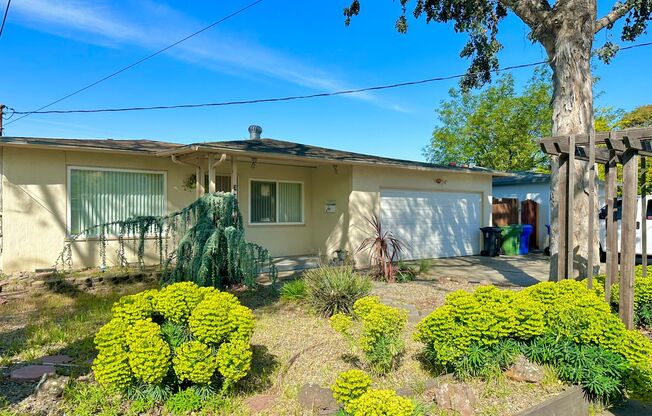 $3090 / 3 BR GORGEOUS REMODELED HOME IN NILES DISTRICT OF CENTRAL FREMONT