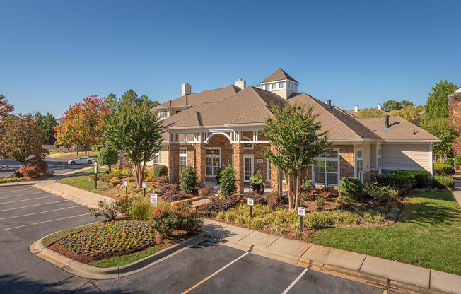 front entrance to leasing office at Stone Ridge apartments Charlotte