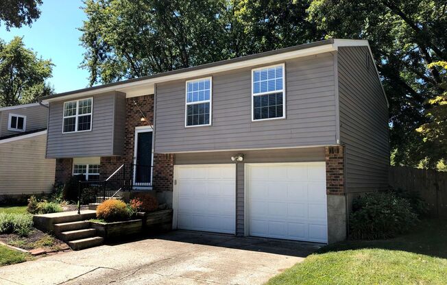 $1900/mo-Large fenced yard in Heart of Fishers, 3BDRm, 2BA-HSE Schools
