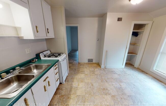 Studio, 1 bath, 425 sqft, $599, Unit 817 W 11th Street #3