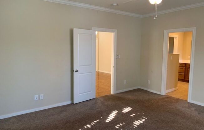 3 beds, 2 baths, $4,475, Unit 12