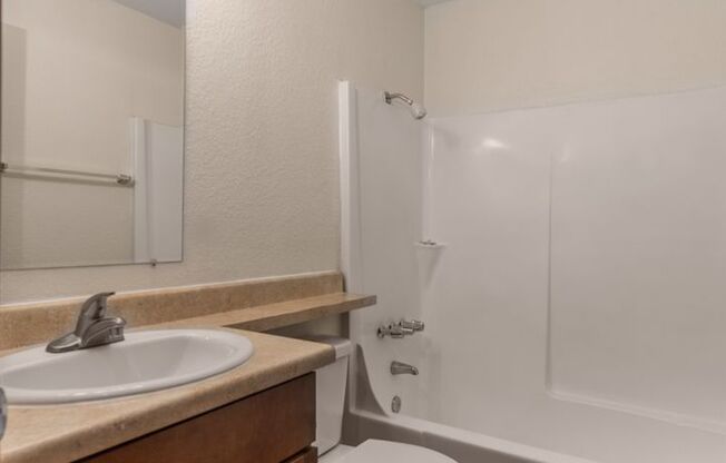 2 beds, 1 bath, $1,625, Unit I92