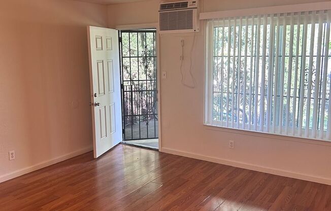 527 N YOSEMITE