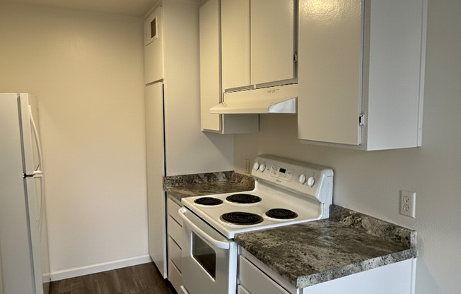 2 beds, 2 baths, 897 sqft, $1,400, Unit 112