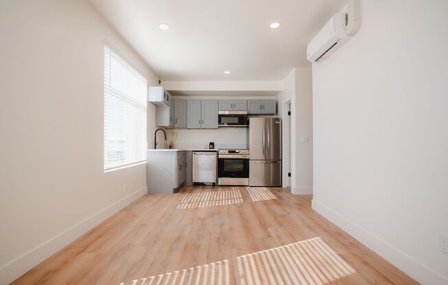 Studio, 1 bath, 324 sqft, $2,400, Unit 203