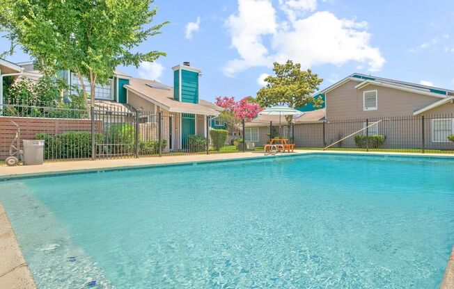 1 bed, 1 bath, 745 sqft, $890