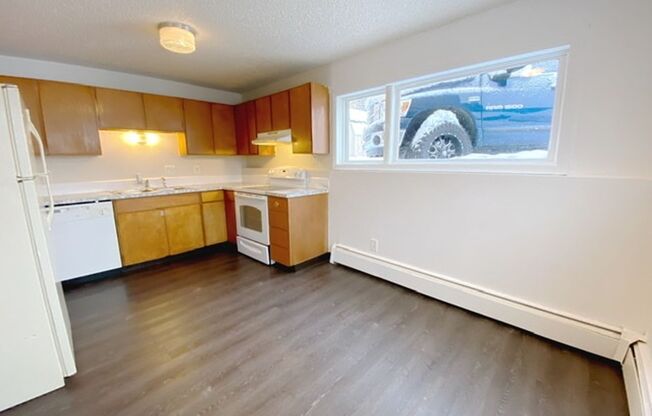 1 bed, 1 bath, $1,095, Unit B