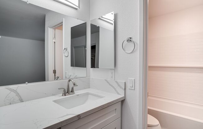 1 bed, 1 bath, 700 sqft, $2,195, Unit 13