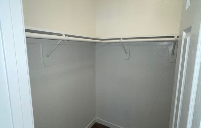 2 beds, 2 baths, 850 sqft, $2,845, Unit 819-24