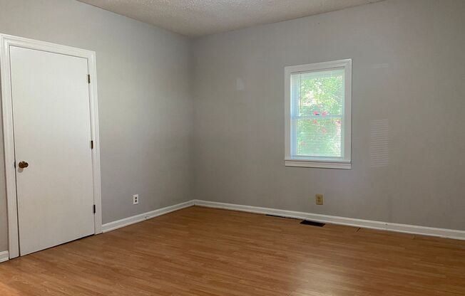 3 beds, 1 bath, $1,099