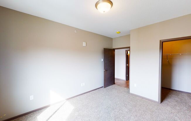 2 beds, 1 bath, 914 sqft, $1,030, Unit 321-2201