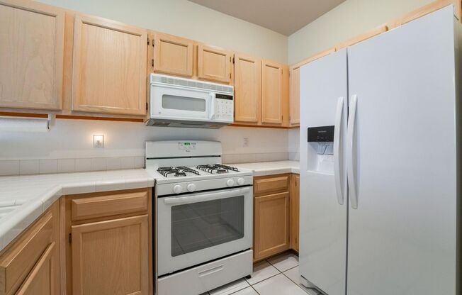 2 beds, 2 baths, $1,600