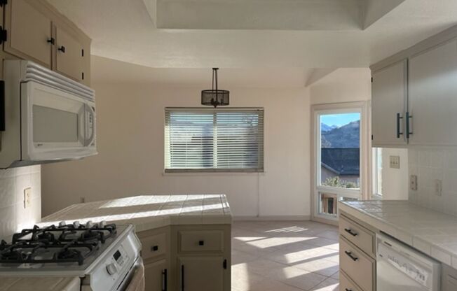 3 beds, 2 baths, $2,600