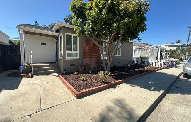 Beautifully Remodeled 3 Bedroom Naples Home For Rent w/ Pool!