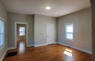 3 beds, 1 bath, $1,100