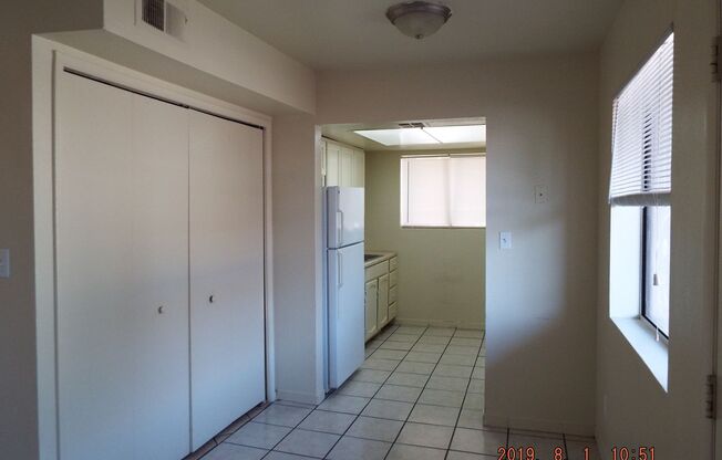 2 beds, 1 bath, 780 sqft, $875, Unit 2