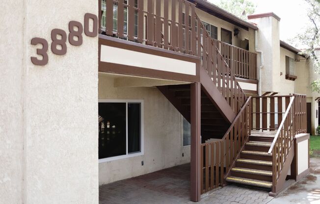 Downstairs 2-Bedroom Condo in Banning--55+ Gated Community!