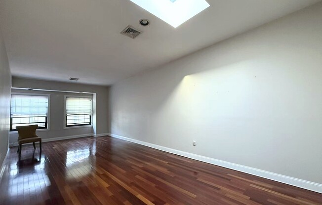 2 beds, 1 bath, 993 sqft, $2,400, Unit 420