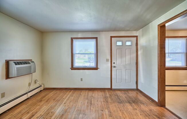 2 beds, 1 bath, $1,195