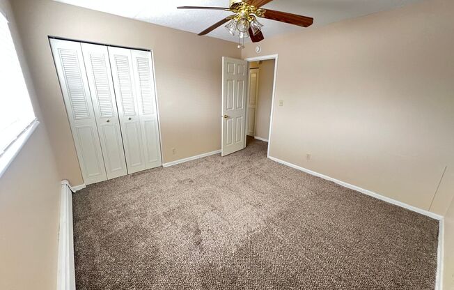 2 beds, 1 bath, 900 sqft, $940, Unit 37