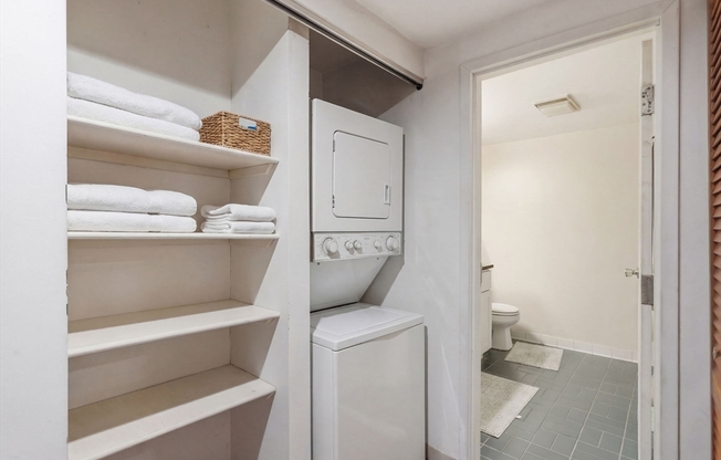 2 beds, 1 bath, 1,037 sqft, $4,600, Unit 104