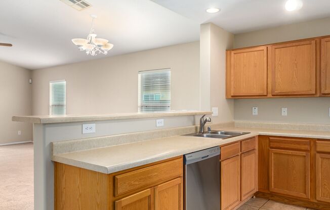 Excellent area of Goodyear! Like new inside!