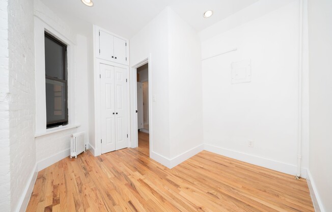 340 W 17 ST