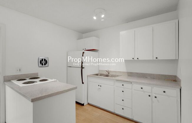 Updated Two Bedroom First Floor Unit in the Heart of Oregon City