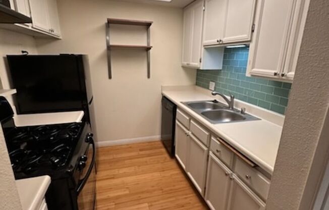 1 bed, 1 bath, $2,200, Unit UNIT 2