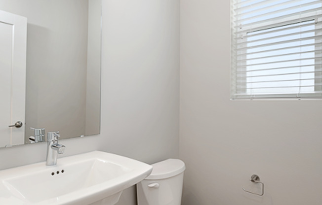 3 beds, 3.5 baths, $3,700, Unit 4