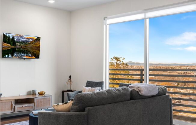 2 beds, 2 baths, 798 sqft, $2,400, Unit 527