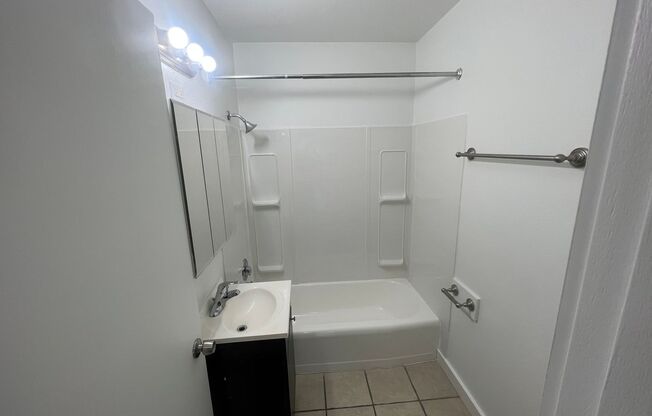 2 beds, 1 bath, $1,995, Unit 301