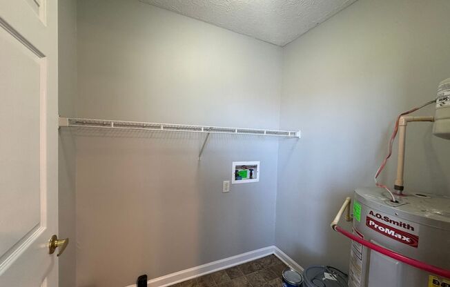 2 beds, 1 bath, 730 sqft, $775, Unit B10