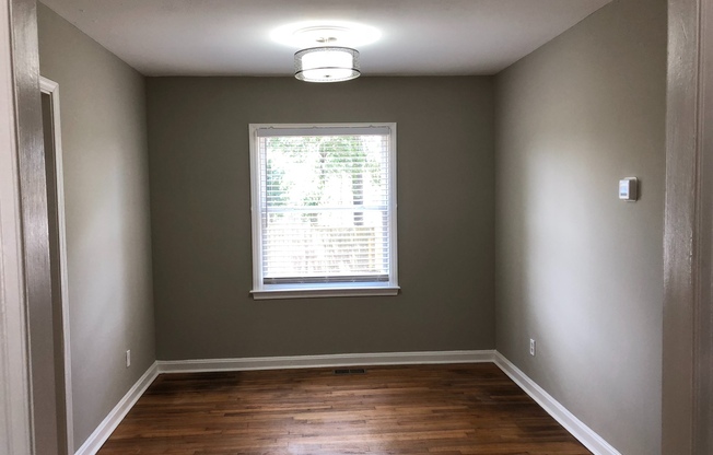 2 beds, 1 bath, $1,600