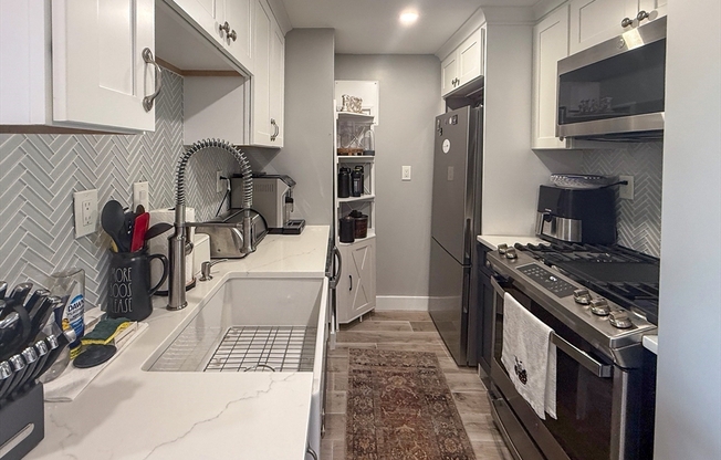 1 bed, 1 bath, 590 sqft, $4,000, Unit 11G