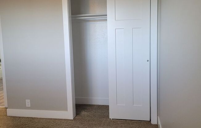 2 beds, 1 bath, 800 sqft, $1,395, Unit #16