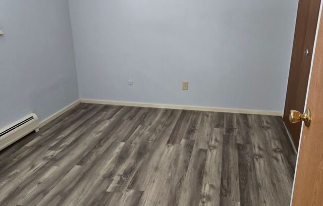 1 bed, 1 bath, 350 sqft, $955, Unit 031